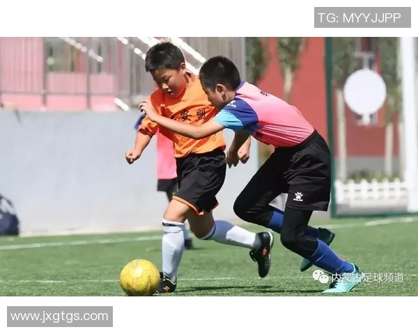 足球明星宝宝成长记：从球场到家庭的幸福瞬间与未来希望